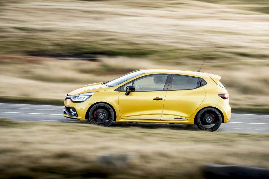  Renault Clio R.S. 220 Trophy 2016 года  (UK) (фото 17 из 30)